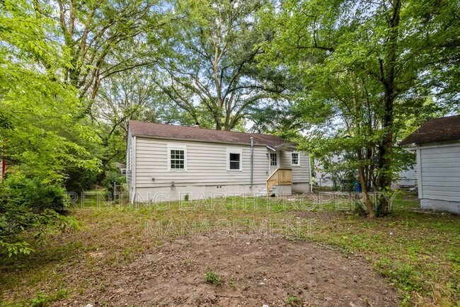 Building Photo - 576 Sun Valley Rd