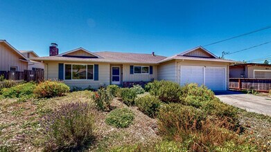 Building Photo - 1925 Leafgreen Dr