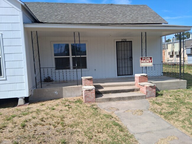 Building Photo - 220 W Kenedy Ave