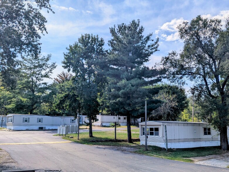Building Photo - 301 N Main St