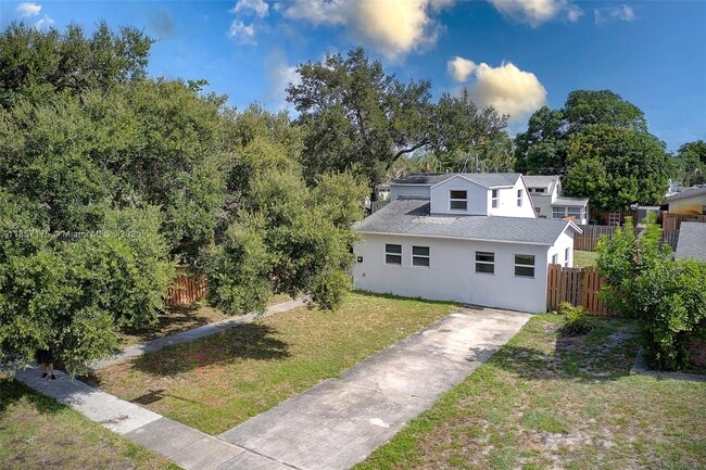 Building Photo - 212 SW 11th St