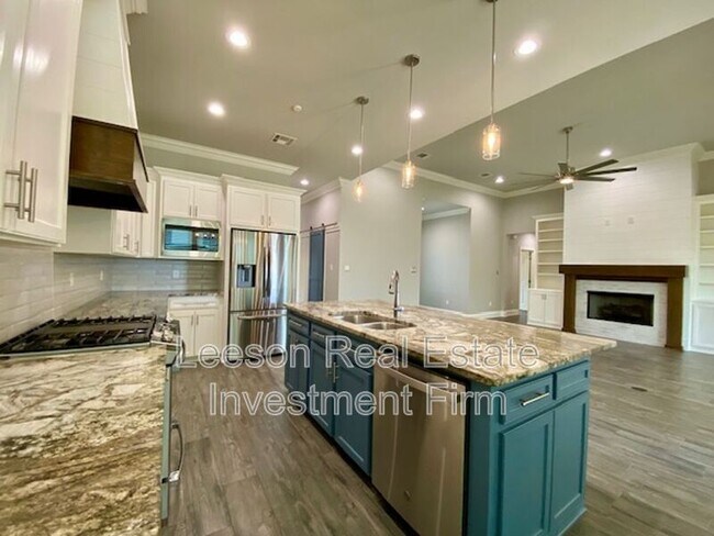 Building Photo - 2076 Highpoint Pl