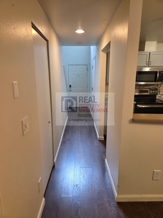 Building Photo - Check out this adorable 2.0 bedroom, 2.5 b...