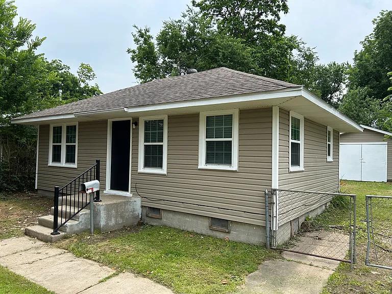 Building Photo - 1713 Fredonia St