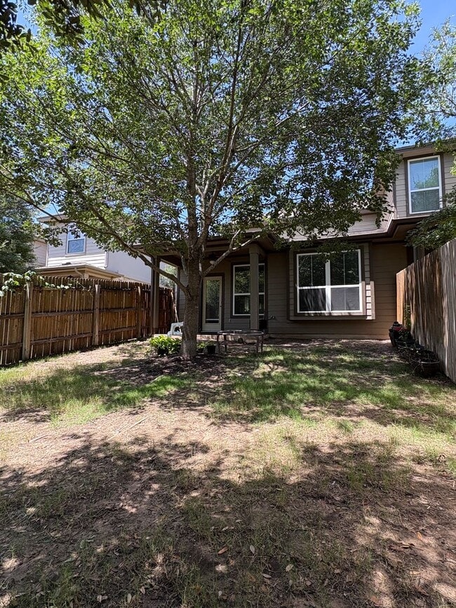 Building Photo - 13400 Briarwick Dr
