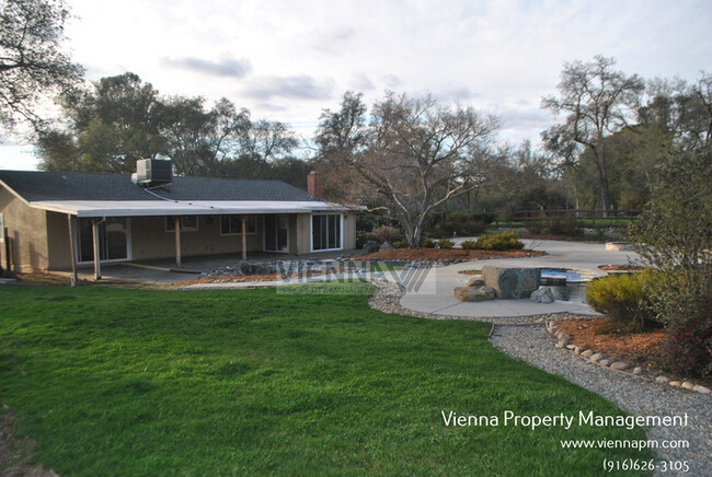 Building Photo - 7457 Shadow Oaks Ln