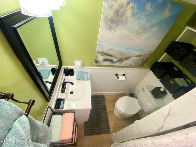 Building Photo - Fully furnished studio