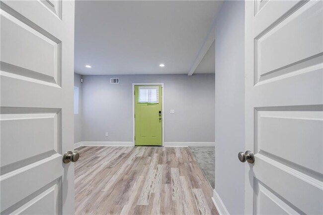 Building Photo - 106 Adair Ave SE