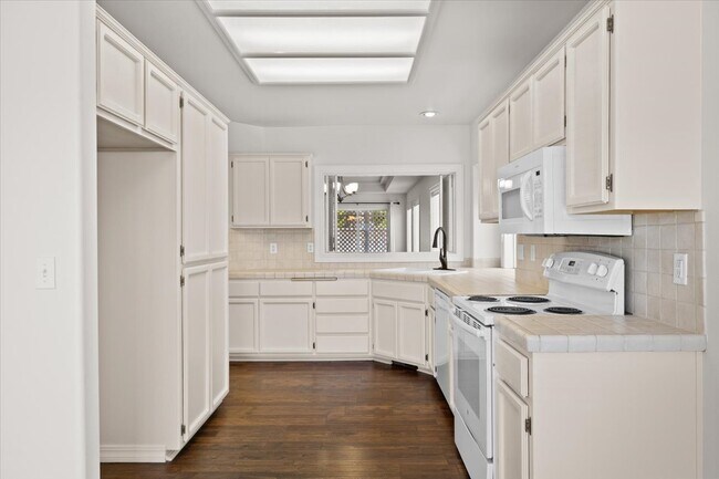 Building Photo - 2485 Greenfield Ct