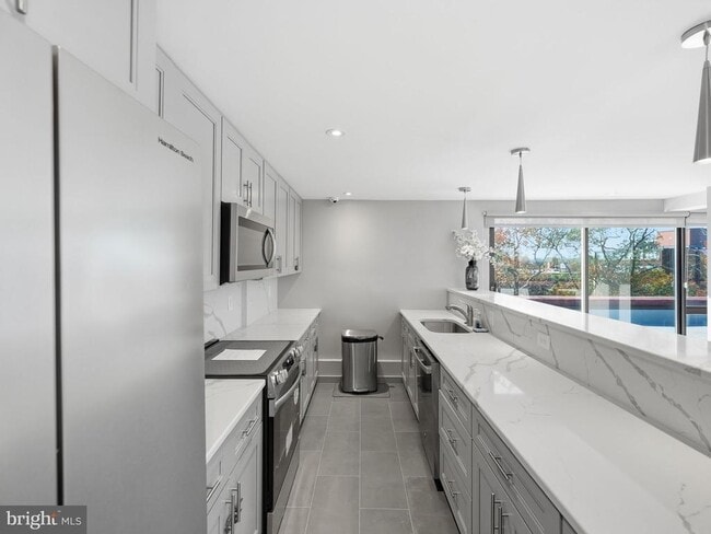 Building Photo - 4390 Lorcom Ln