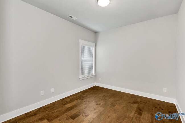 Building Photo - 119 Farmall Ln