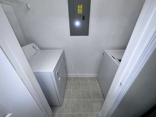Building Photo - 10412 Villa View Cir