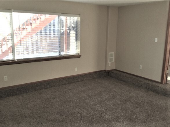 Building Photo - 10235 Woodrose Ln