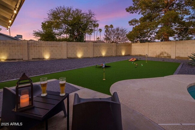Building Photo - 4526 E Paradise Ln