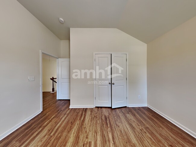 Building Photo - 525 Brickstone Way