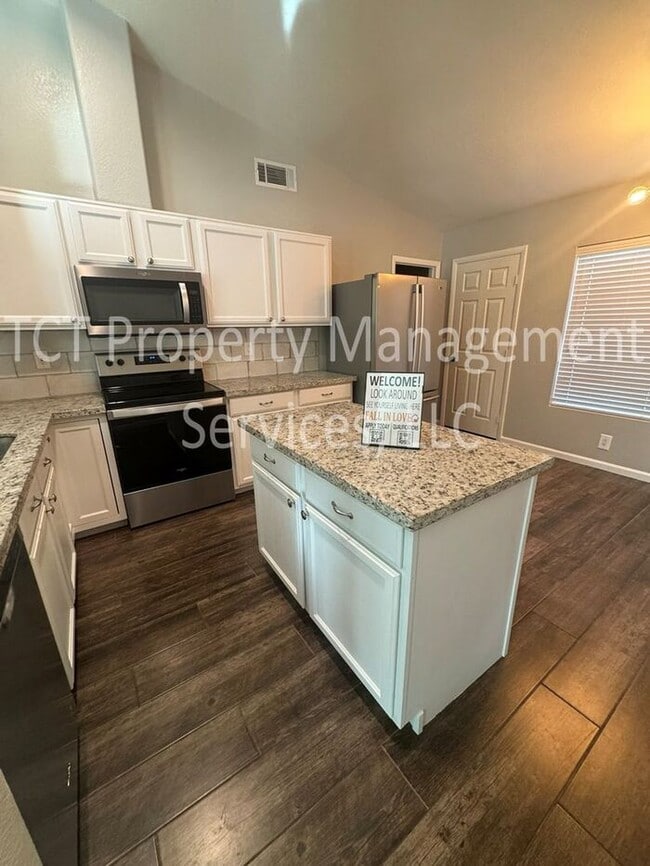 Building Photo - Tastefully Updated Home in Great Chandler Location