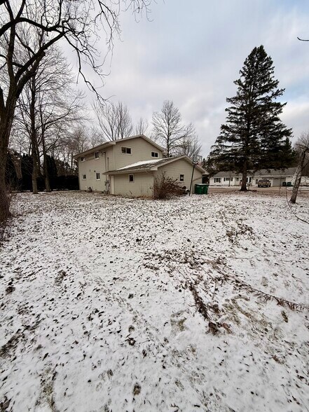 Building Photo - 310 Poplar St