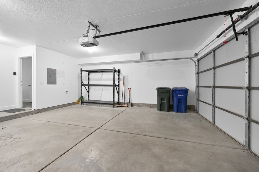 Building Photo - 315 W Reed Ave