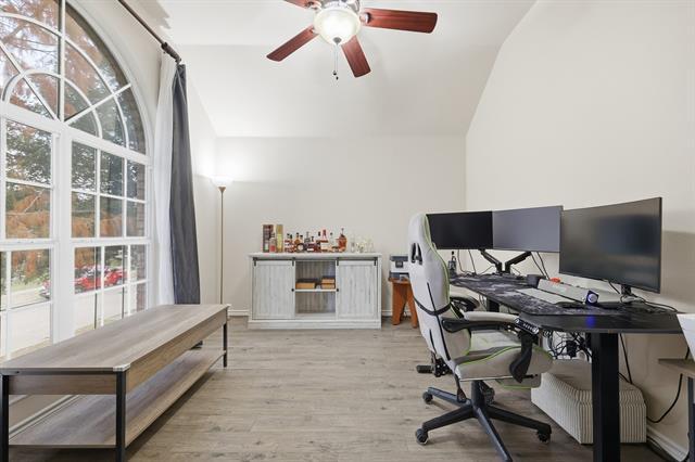 Building Photo - 2122 Trickling Creek Dr