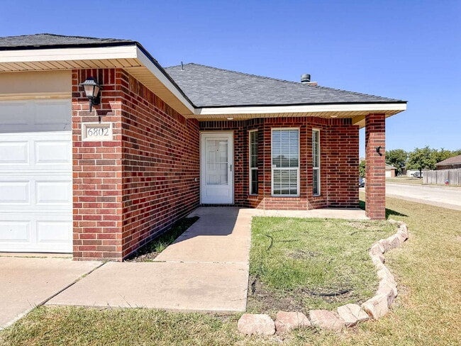 Building Photo - 3-Bedroom Home in Milwaukee Ridge!