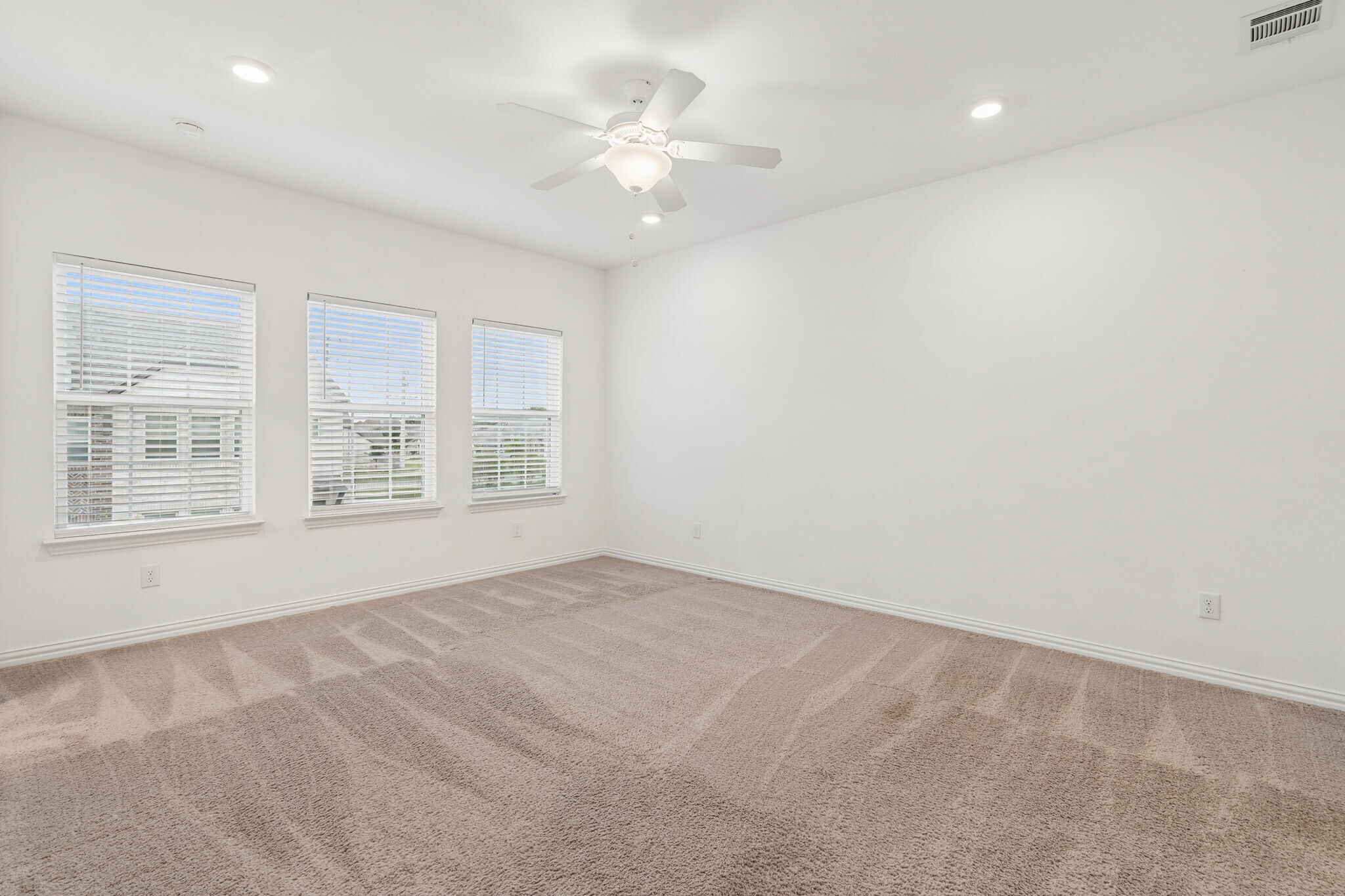 Building Photo - 2215 Adena Springs Dr