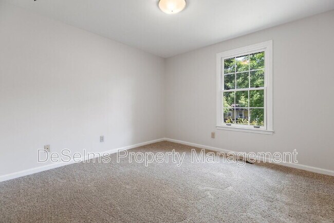 Building Photo - 3204 Blackwood Dr