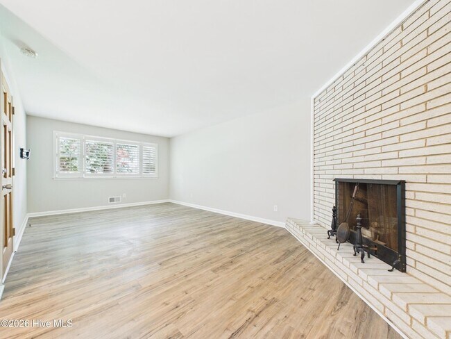 Building Photo - 6515 Pleasant Pines Dr