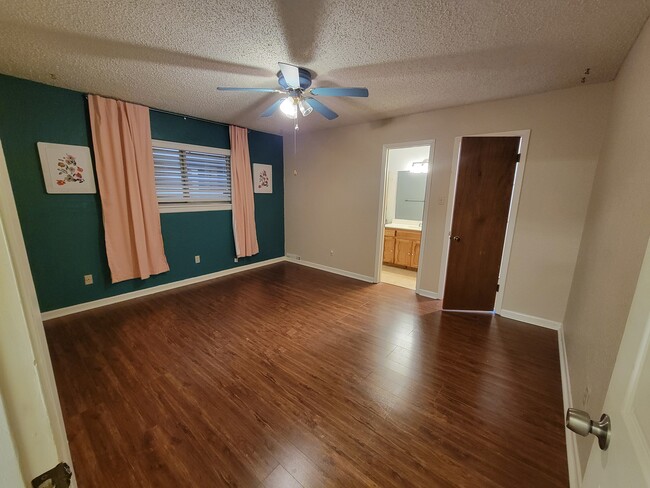 Master bedroom - 7446 Cessna Dr