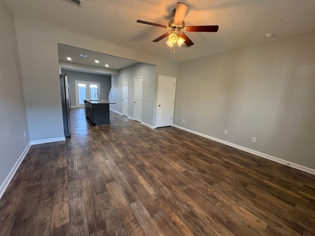 Building Photo - 2 Bedroom Townhome in Antioch