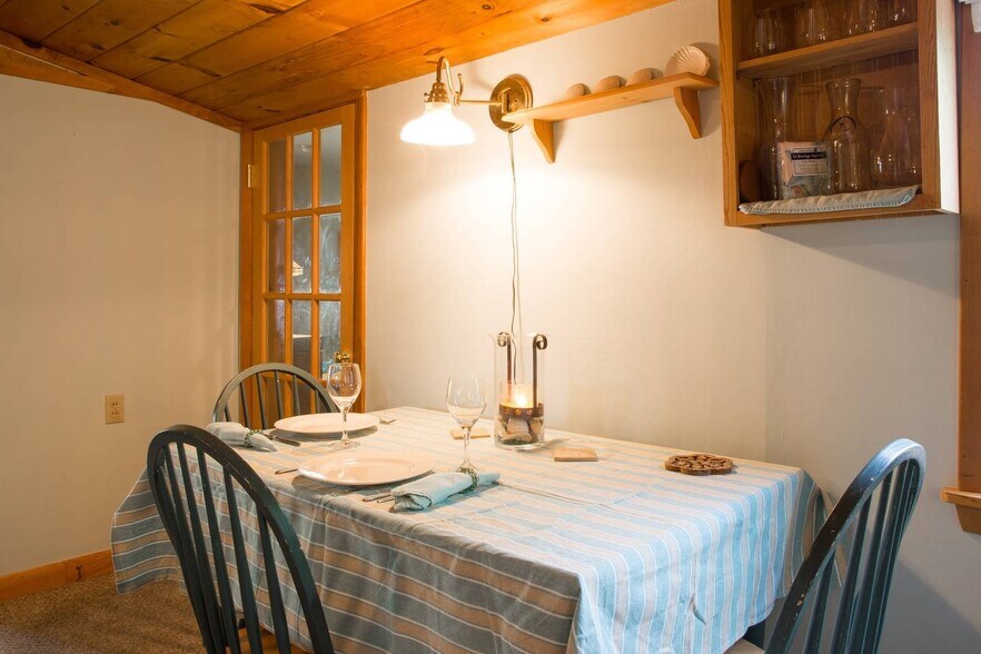 Building Photo - 15 Maple Street