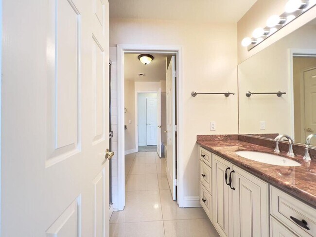 Building Photo - Great location house in Green Valley