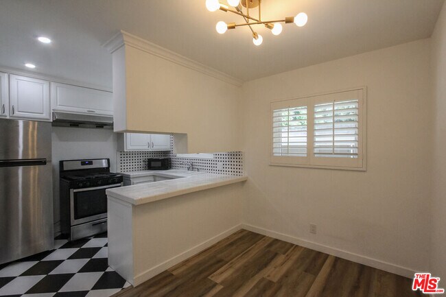 Primary Photo - 12942 Moorpark St