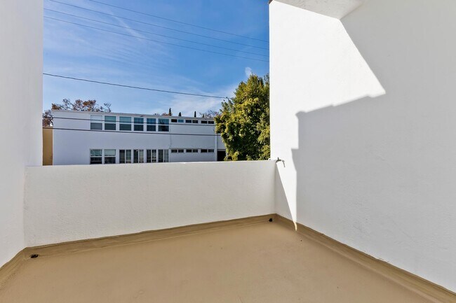 Building Photo - Clarkhill Residences LLC - 145