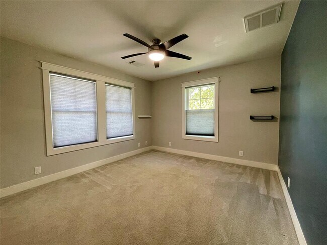 Building Photo - 4709 Sinclair Ave