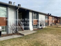 Building Photo - Come See This Remodeled 2 Bedroom 1 Bath F...