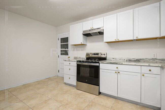 Building Photo - 2505 Robin Hood Dr