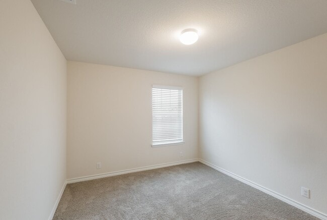 Building Photo - Private Cul-de-Sac Living with Spacious Backyard