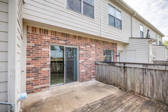 Building Photo - 2910 Grants Lake Blvd