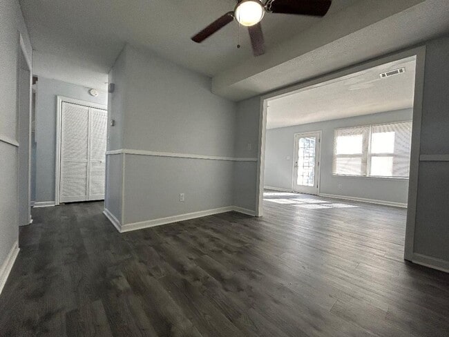 Building Photo - Spacious 3 bed Town Home!