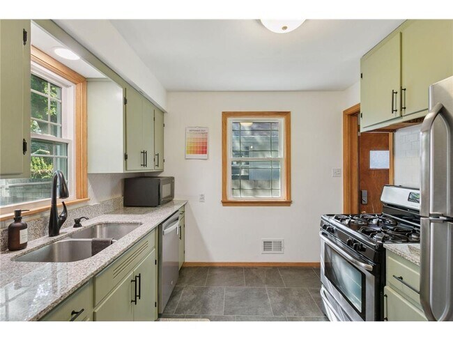Building Photo - 4215 16th Ave S