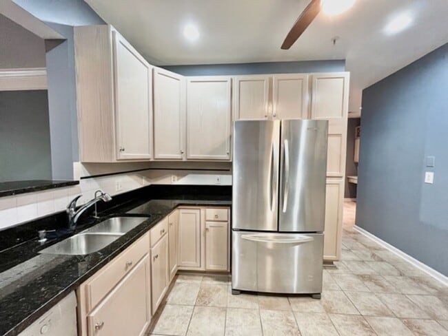 Building Photo - Beautiful 3 BR 2 FB condo with its own garage and driveway