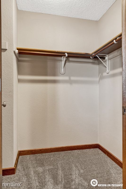 Building Photo - 8807 Washburn St