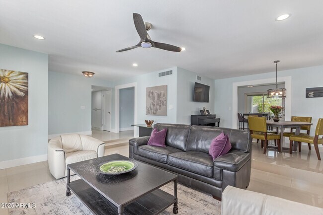 Building Photo - 2542 E Cochise Rd