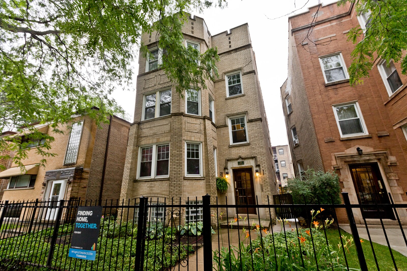 Building Photo - 2141 W Arthur Ave