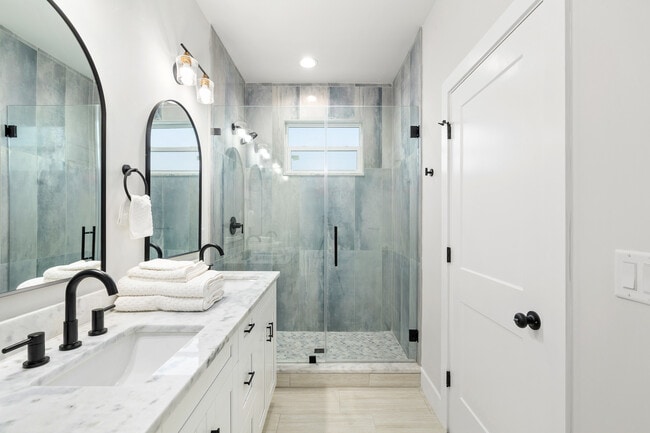 Building Photo - 1906 W Cherry St