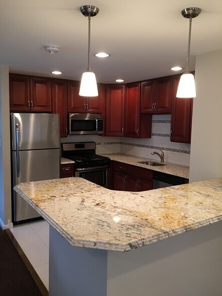 Building Photo - 109 4th Ave