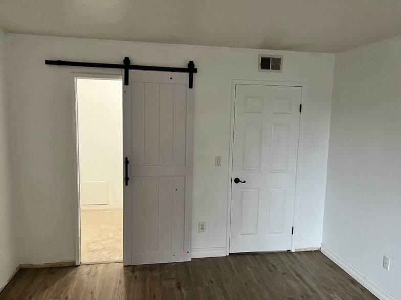 Building Photo - 1101 West Macarthur Boulevard