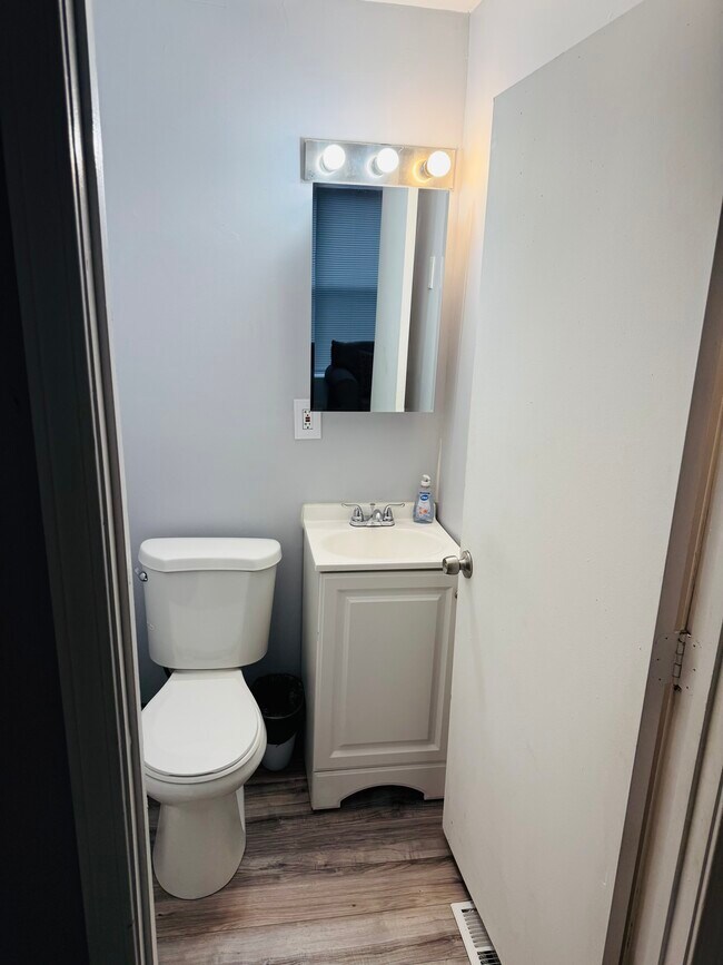 Building Photo - 3209 Iowa Ave