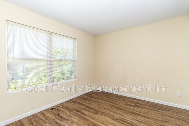 Building Photo - 913 Warrior Hill Dr