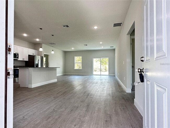 Building Photo - 149 Maple Dr